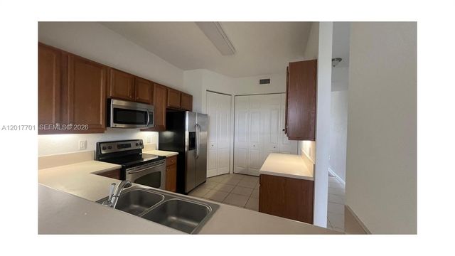 3600 Oaks Clubhouse Dr 511, Pompano Beach, FL 33069