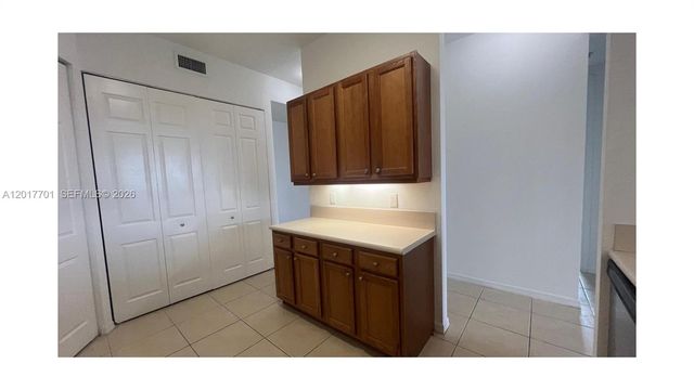 3600 Oaks Clubhouse Dr 511, Pompano Beach, FL 33069