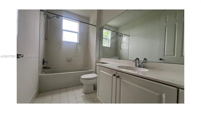 3600 Oaks Clubhouse Dr 511, Pompano Beach, FL 33069