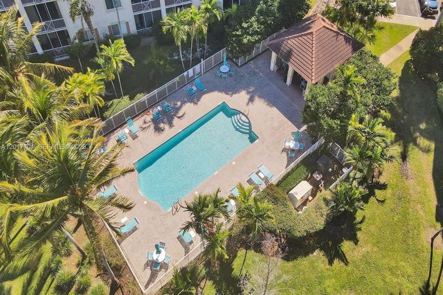 3600 Oaks Clubhouse Dr 511, Pompano Beach, FL 33069
