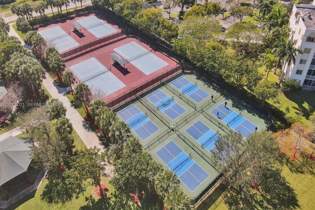 3600 Oaks Clubhouse Dr 511, Pompano Beach, FL 33069