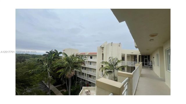 3600 Oaks Clubhouse Dr 511, Pompano Beach, FL 33069