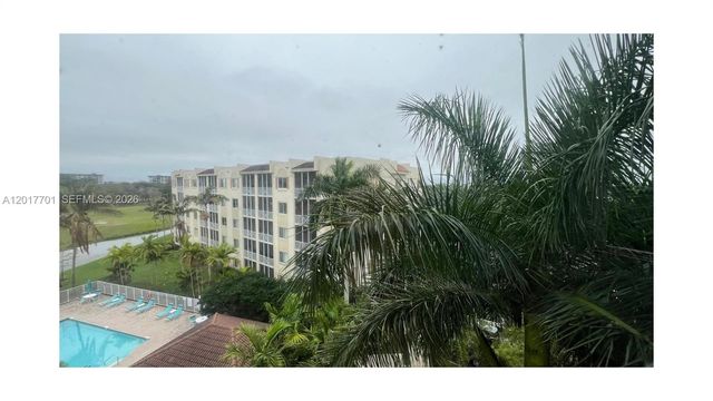 3600 Oaks Clubhouse Dr 511, Pompano Beach, FL 33069