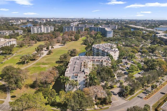 3600 Oaks Clubhouse Dr 511, Pompano Beach, FL 33069