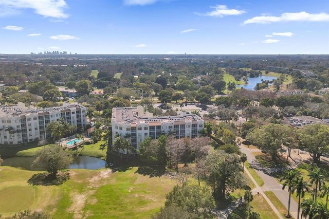 3600 Oaks Clubhouse Dr 511, Pompano Beach, FL 33069
