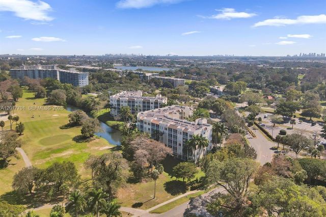 3600 Oaks Clubhouse Dr 511, Pompano Beach, FL 33069