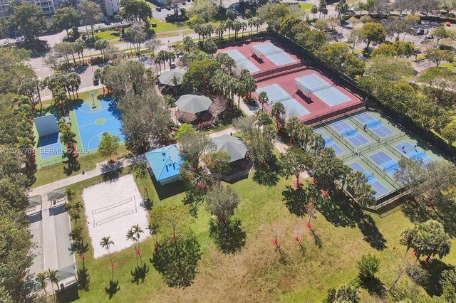 3600 Oaks Clubhouse Dr 511, Pompano Beach, FL 33069