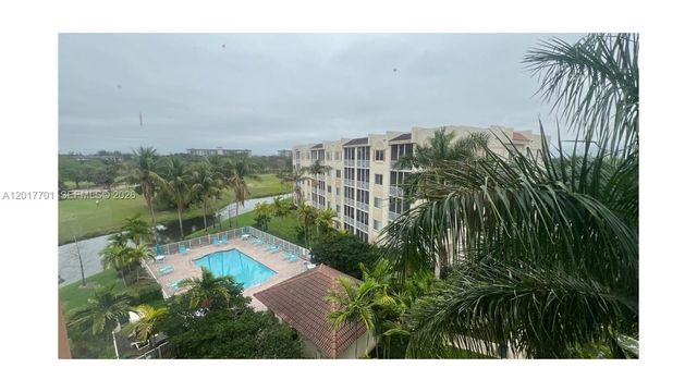 3600 Oaks Clubhouse Dr 511, Pompano Beach, FL 33069