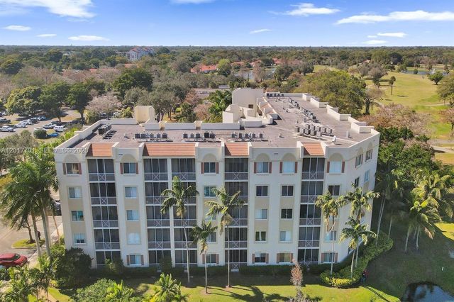 3600 Oaks Clubhouse Dr 511, Pompano Beach, FL 33069