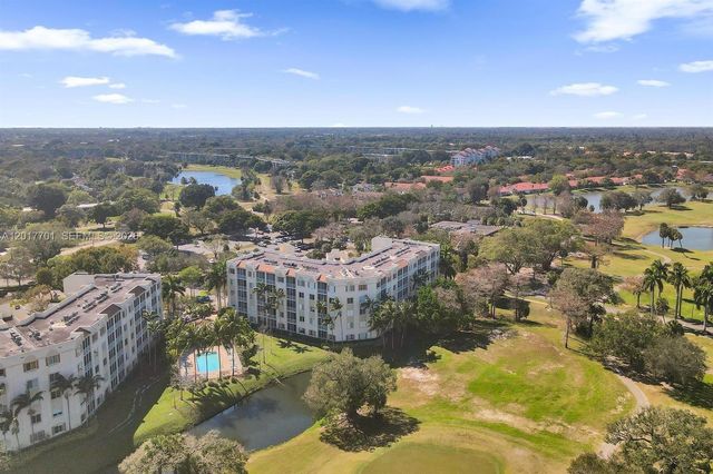 3600 Oaks Clubhouse Dr 511, Pompano Beach, FL 33069
