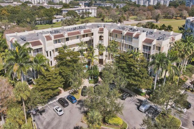 3600 Oaks Clubhouse Dr 511, Pompano Beach, FL 33069