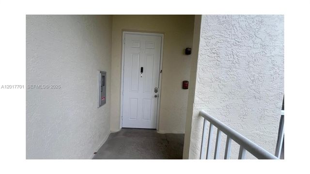 3600 Oaks Clubhouse Dr 511, Pompano Beach, FL 33069