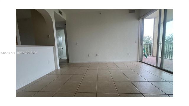 3600 Oaks Clubhouse Dr 511, Pompano Beach, FL 33069