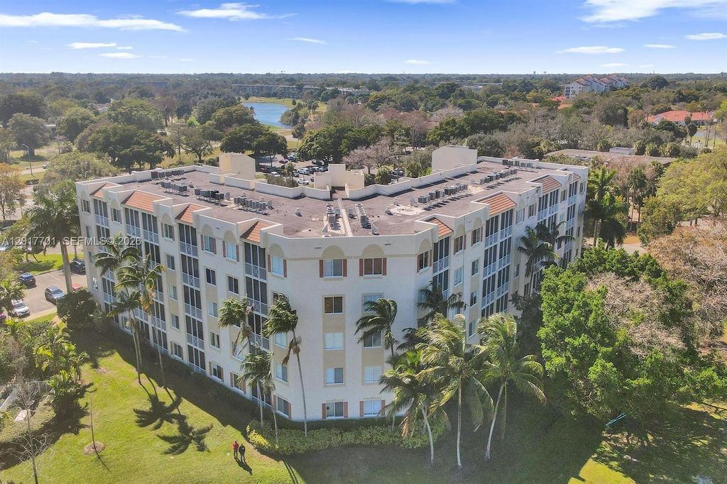 3600 Oaks Clubhouse Dr 511, Pompano Beach, FL 33069