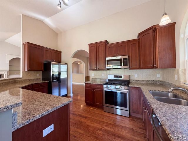 6 White Fang Drive, Glen Carbon, IL 62034
