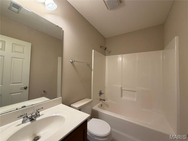 6 White Fang Drive, Glen Carbon, IL 62034