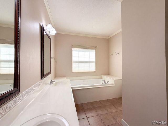 6 White Fang Drive, Glen Carbon, IL 62034