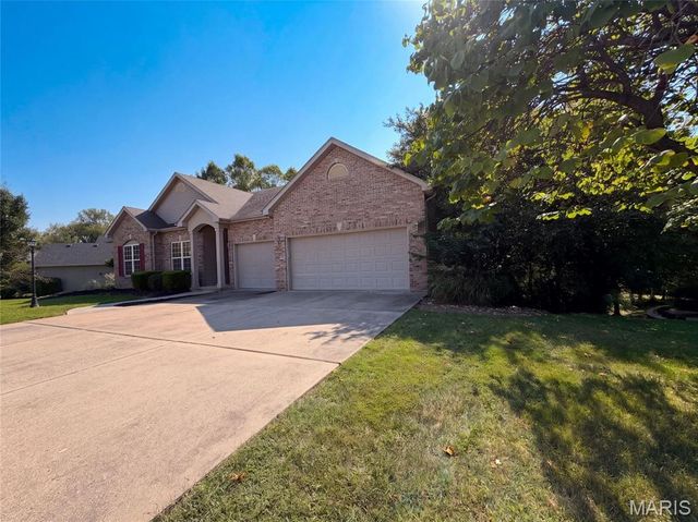 6 White Fang Drive, Glen Carbon, IL 62034