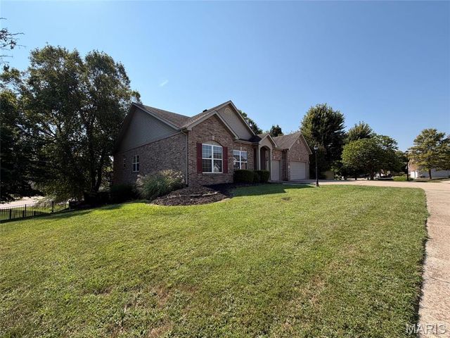 6 White Fang Drive, Glen Carbon, IL 62034