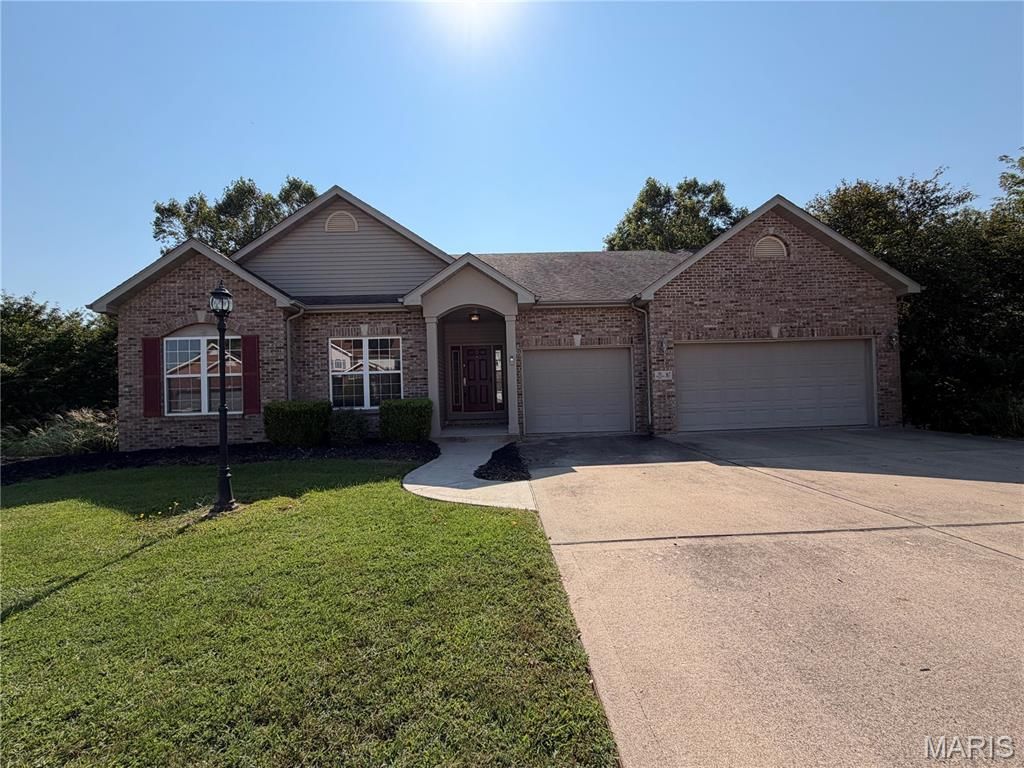 6 White Fang Drive, Glen Carbon, IL 62034