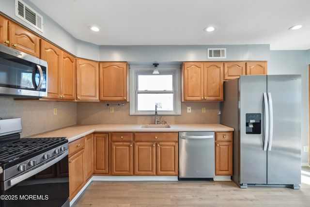 32 Dakota Avenue, North Middletown, NJ 07748