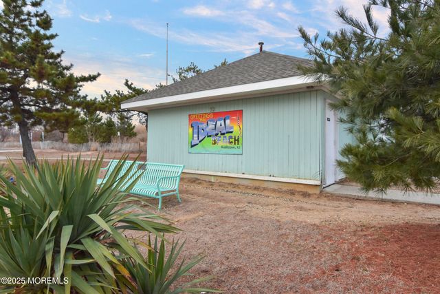 32 Dakota Avenue, North Middletown, NJ 07748