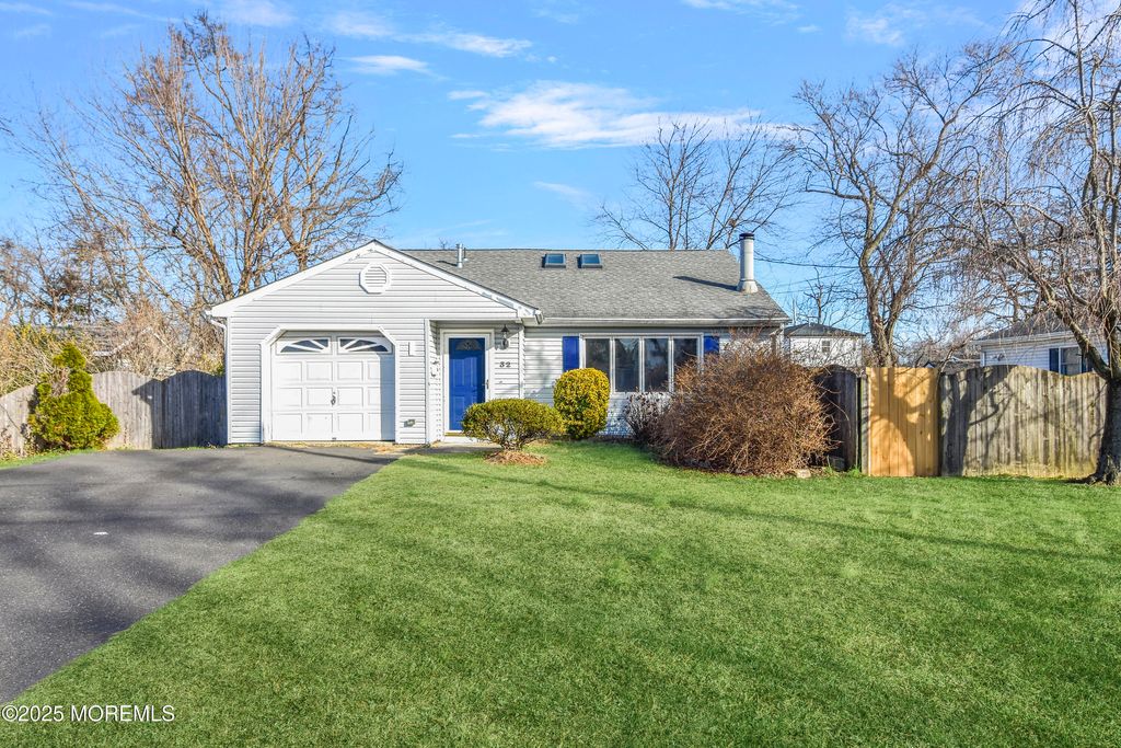 32 Dakota Avenue, North Middletown, NJ 07748