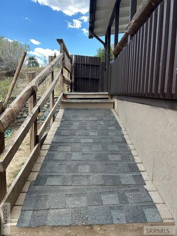 117 Sage Hen Rd, Salmon, ID 83467