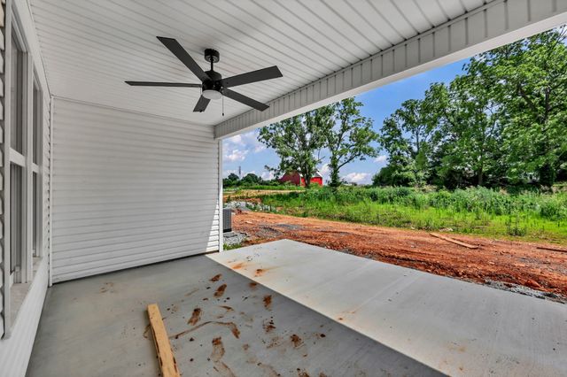 2677 Brewster Dr, Clarksville, TN 37042