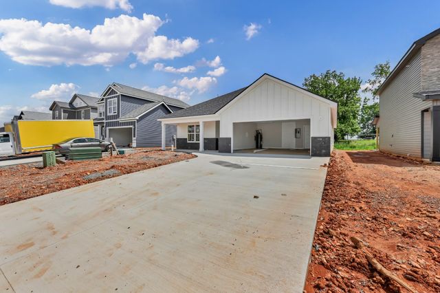 2677 Brewster Dr, Clarksville, TN 37042