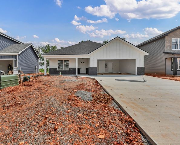 2677 Brewster Dr, Clarksville, TN 37042