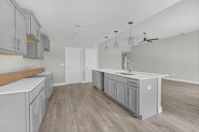2677 Brewster Dr, Clarksville, TN 37042