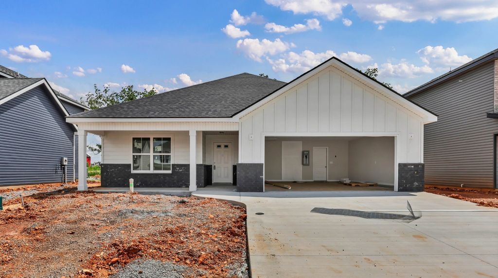 2677 Brewster Dr, Clarksville, TN 37042