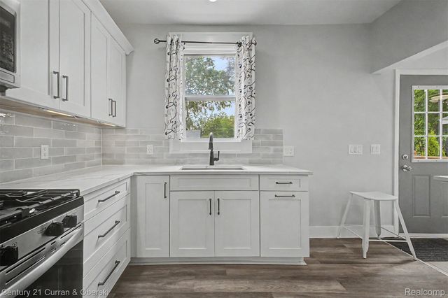 124 Henry Clay Avenue, Pontiac, MI 48341