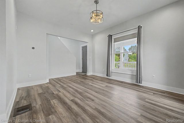 124 Henry Clay Avenue, Pontiac, MI 48341