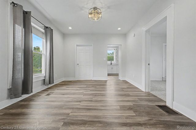 124 Henry Clay Avenue, Pontiac, MI 48341