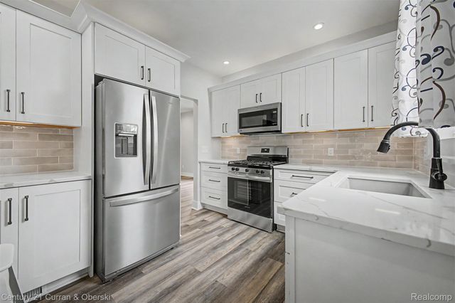 124 Henry Clay Avenue, Pontiac, MI 48341