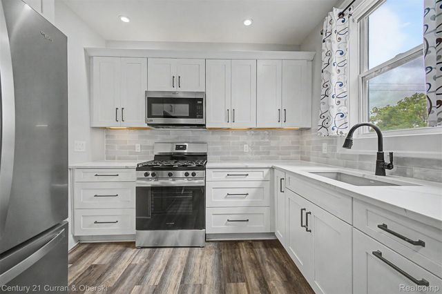 124 Henry Clay Avenue, Pontiac, MI 48341