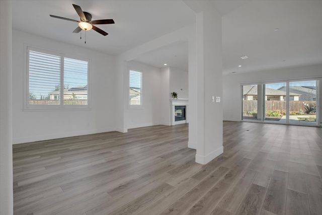 1446 sagewood, Manteca, CA 95336