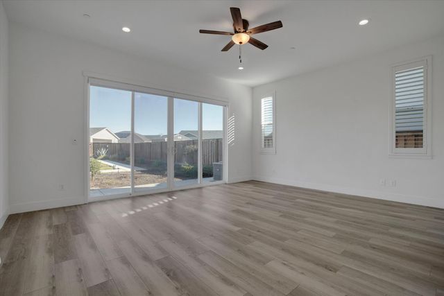 1446 sagewood, Manteca, CA 95336