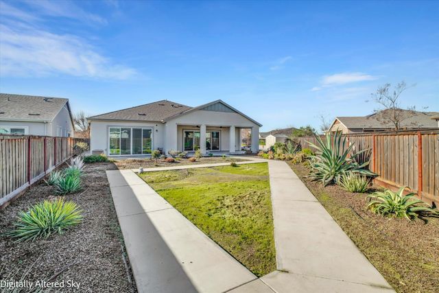 1446 sagewood, Manteca, CA 95336