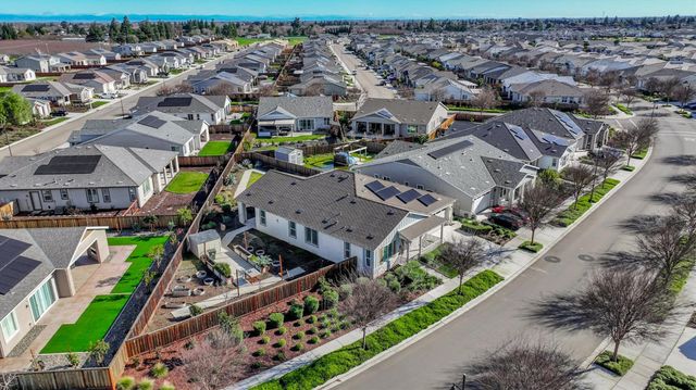 1446 sagewood, Manteca, CA 95336