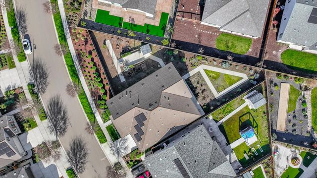 1446 sagewood, Manteca, CA 95336