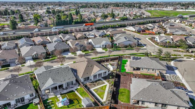 1446 sagewood, Manteca, CA 95336