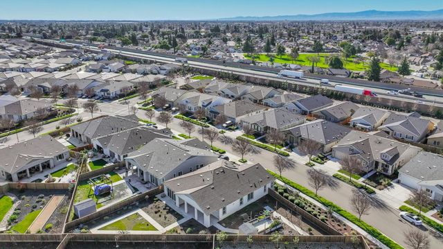 1446 sagewood, Manteca, CA 95336