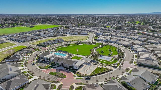 1446 sagewood, Manteca, CA 95336