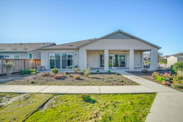 1446 sagewood, Manteca, CA 95336