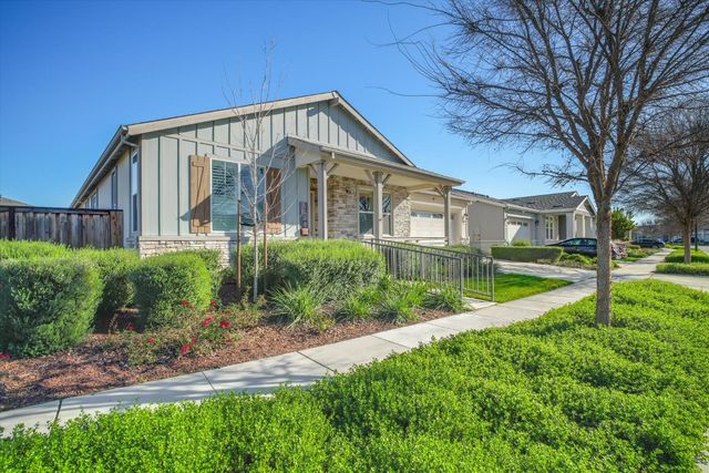 1446 sagewood, Manteca, CA 95336