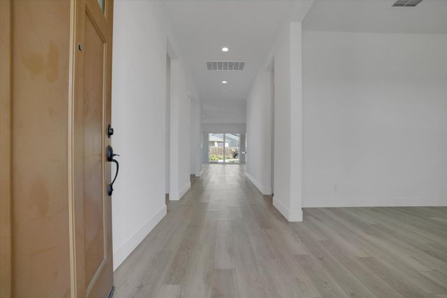 1446 sagewood, Manteca, CA 95336