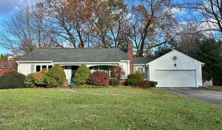31 Whitmun Rd, Longmeadow, MA 01106